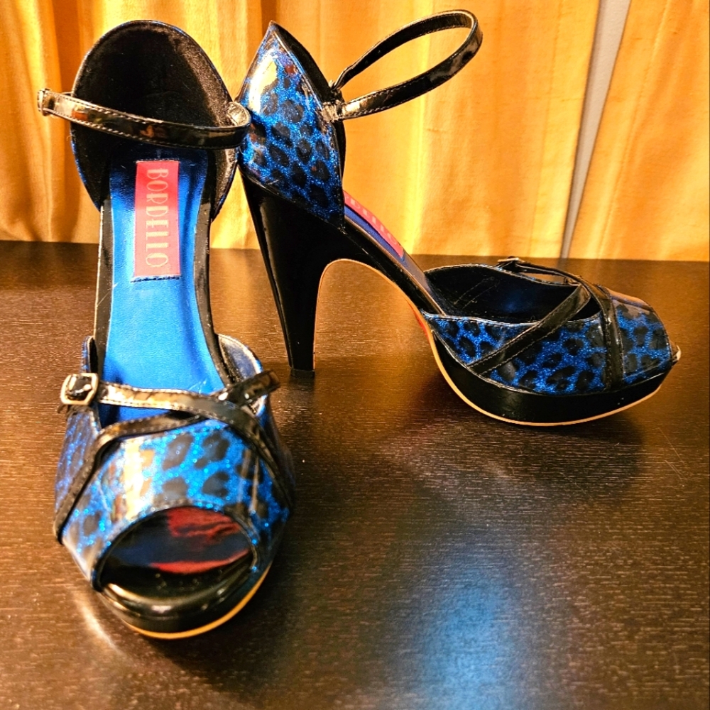 Bordello Women's Blue Leopard Print Heels